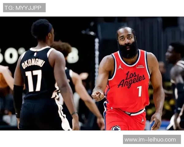 快船备战广州训练照曝光保罗小卡哈登科林斯齐聚场上展现默契