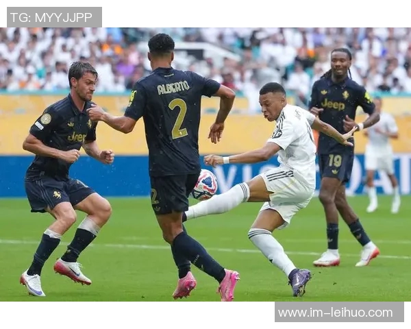 尤文半场落后科莫迪格雷戈里奥失误致丢球险送礼奥蓬达错失单刀机会